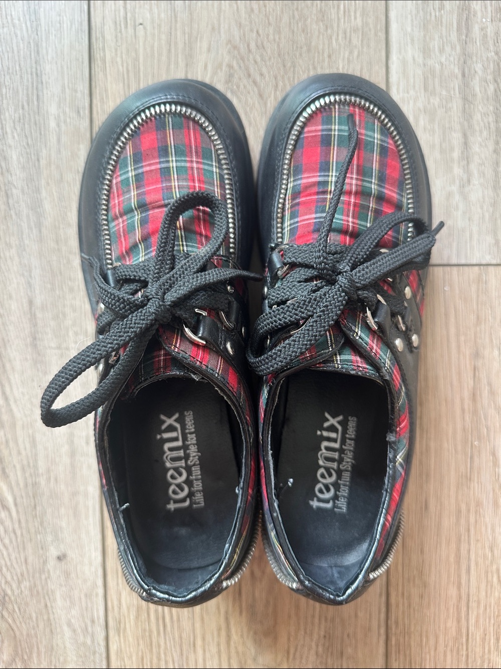 Teemix Red Plaid Lace-Up Shoes - size 6.5